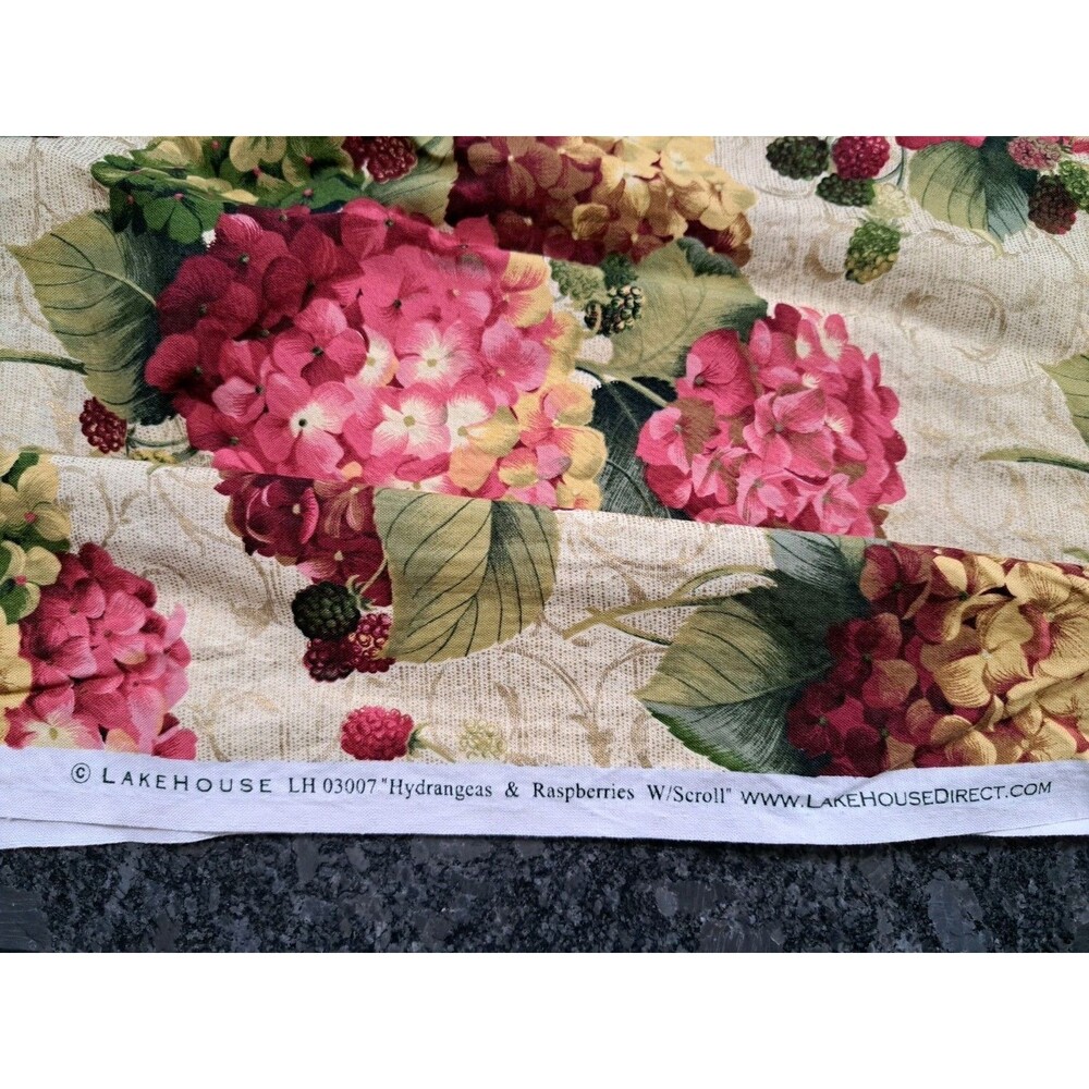 Lakehouse Fabric LH03007 Hydrangeas & Raspberries with Scroll 151" x 41.5" - Picture 4 of 4